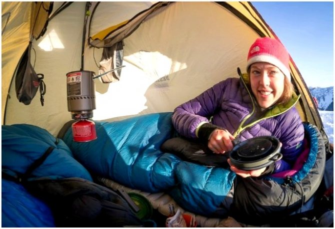 Как согреться в палатке: полезные советы, которые помогут вам в холодную ночь