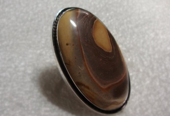 Ring with flint