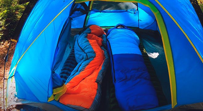 Отдых в палатке на ковриках