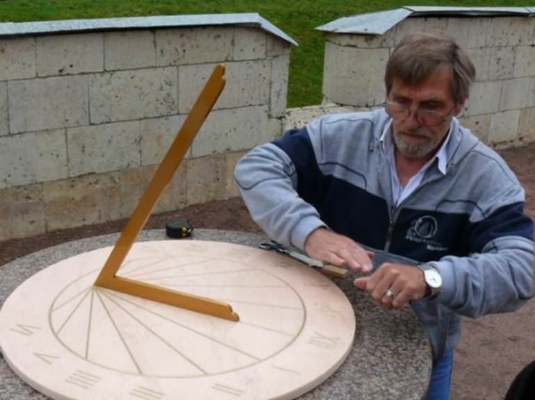 Preparation and manufacturing process of a sundial