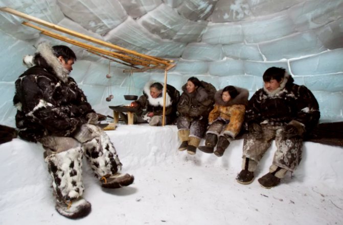 Традиционный интерьер эскимосского иглу. | Фото: travelask.ru.